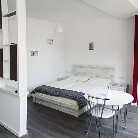 Apartments On Mashtots By Picnic 예레반 외부 사진