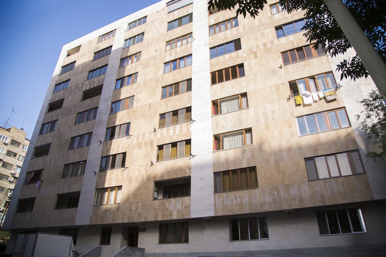 Apartments On Mashtots By Picnic 예레반 외부 사진